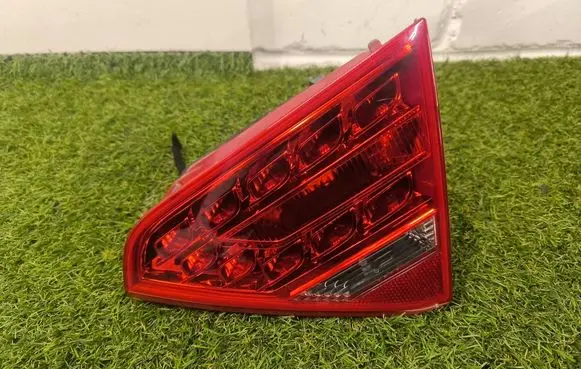 Audi A5 8T 8F Tailgate rear/tail lights 8T0945094A