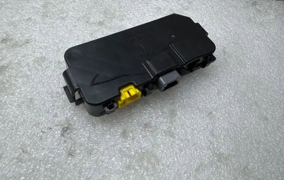 Tesla Model 3 Seat control module 109851500F 110003600D