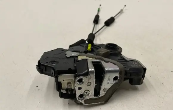 Lexus RX 330 - 350 - 400H Front door lock