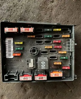 Volkswagen PASSAT B7 Fuse module 3c0937125a