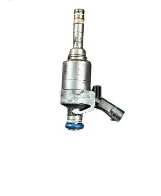 Volkswagen PASSAT CC Fuel injector 0261500024