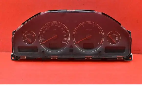 Volvo V70 Speedometer (instrument cluster) 8673262