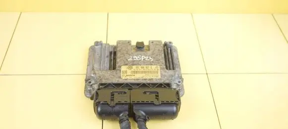 Volkswagen Golf VI Engine control unit/module 03C906027G 29SP24