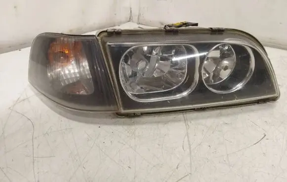 Volvo S40, V40 Headlight/headlamp 30899885