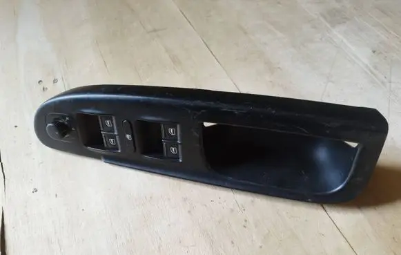 Volkswagen PASSAT B6 Front door window switch trim 3c1867171b