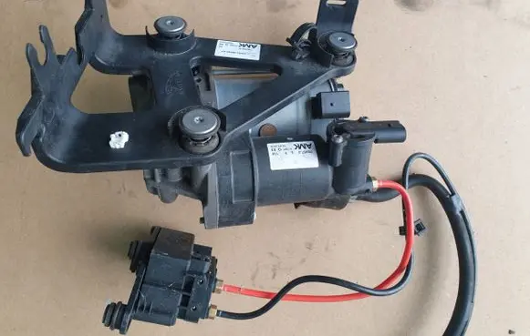 Jaguar XJ X351 Air suspension compressor/pump AW933B484AF