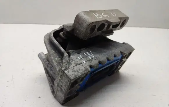Volkswagen PASSAT B6 Engine mount bracket 1K0199262