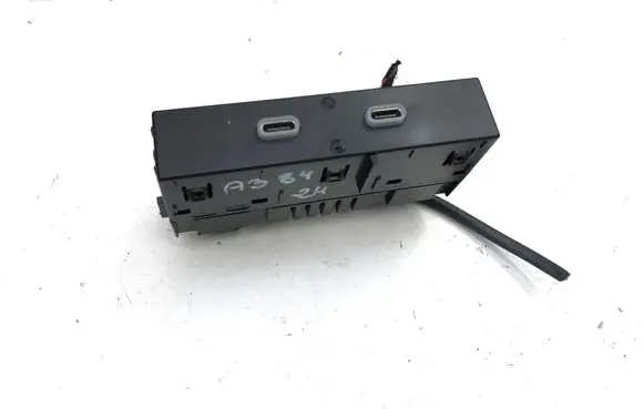 Audi A3 8Y USB socket connector 8Y0035736