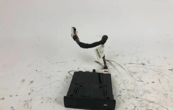 Mercedes-Benz GLE W167 USB socket connector A1678201402 0269180 HW1850SW1806