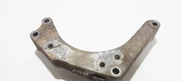Subaru Outback Engine mounting bracket
