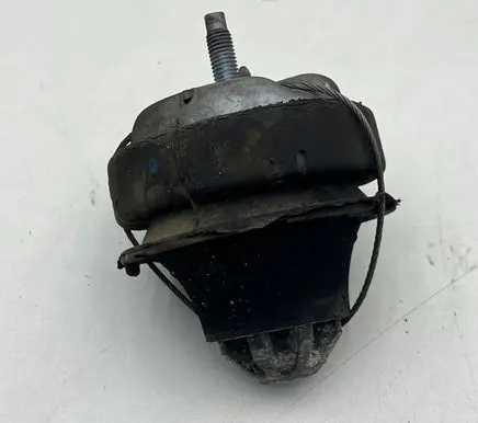 Volvo V70 Engine mount bracket 30778951