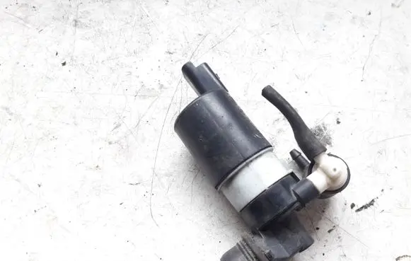 Renault Megane III Windscreen/windshield washer pump