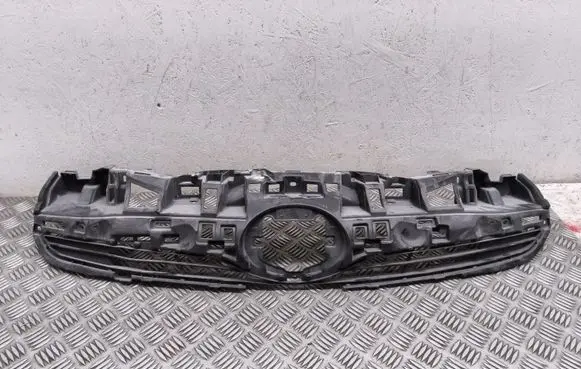 Toyota Prius (XW50) Front bumper upper radiator grill