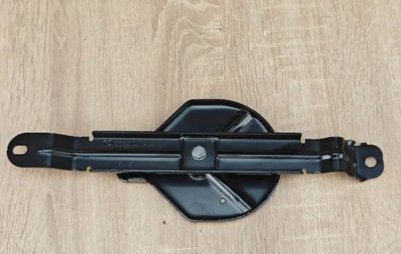 BMW 8 G16 Battery bracket 9835101