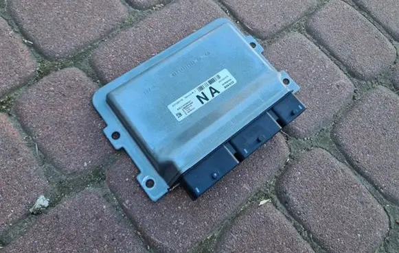 Renault Captur II Engine control unit/module 237103717S