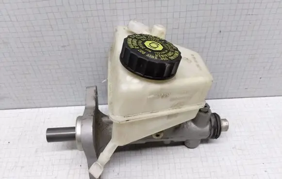 Mercedes-Benz C W203 Master brake cylinder A2034300002