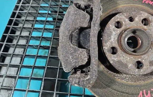 Front brake caliper