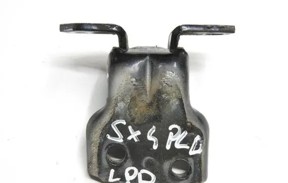 Suzuki SX4 Front door lower hinge 