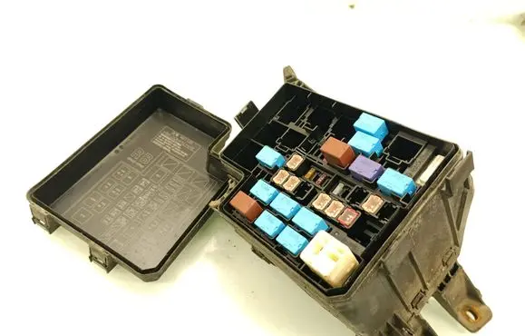 Toyota RAV 4 (XA40) Fuse box set 75903W