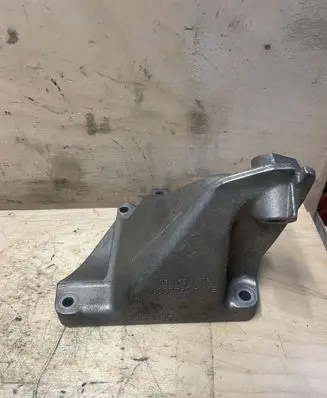 Mercedes-Benz E W212 Engine mounting bracket A2722230804