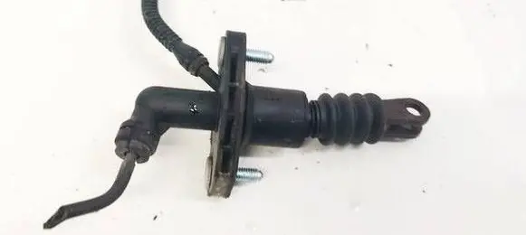 Suzuki Grand Vitara II Clutch master cylinder 2381054J00