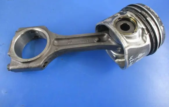 KIA Carens I Piston 