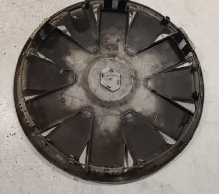 Renault Clio III R15 wheel hub/cap/trim 8200081297