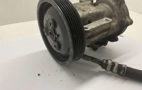 BMW 3 E46 Power steering pump 7500335 32427500335
