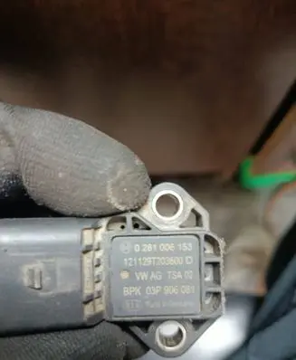 Volkswagen Polo V 6R Air pressure sensor 0281006153 03P906081