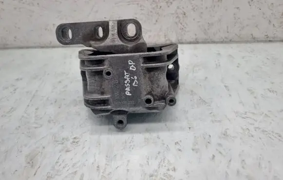 Volkswagen PASSAT B6 Engine mount bracket 1K0199262P