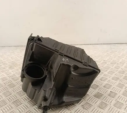 Renault Megane III Air filter box 8200947663