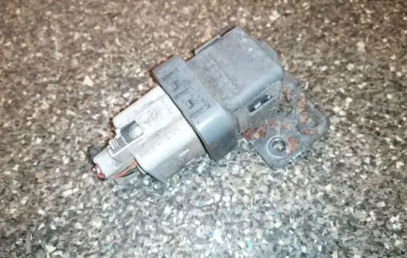 Hyundai Santa Fe Glow plug pre-heat relay 368332F150