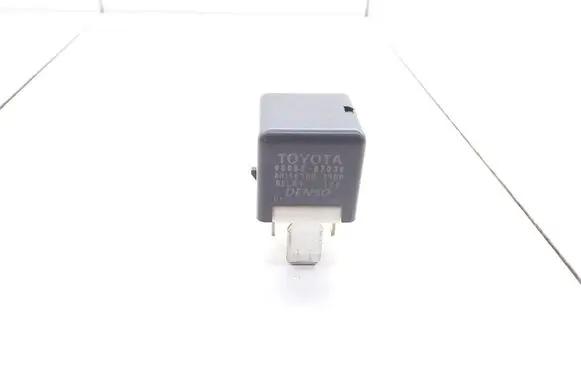 Toyota Avensis T250 Other relay 9008087030 AH1567002900