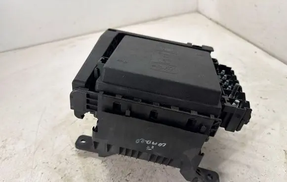 Chevrolet Camaro Fuse module 84044722 161880002 8630200000000