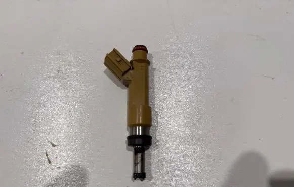 Toyota Auris E180 Fuel injector 232500T030