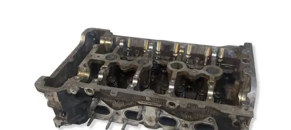 Citroen C4 II Engine head V753471080