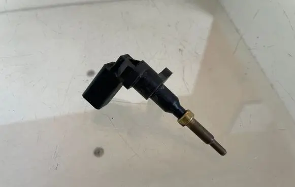 Audi Q2 - Coolant temperature sensor 04L919501