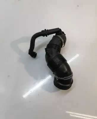 Volkswagen PASSAT B8 Engine coolant pipe/hose 5Q0129635