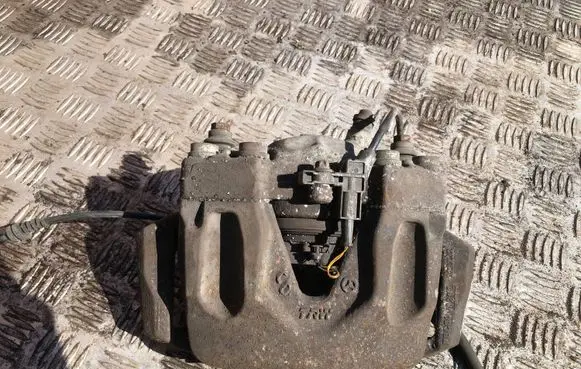 Mercedes-Benz CLS C218 X218 Front brake caliper