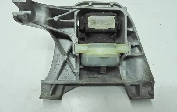 Peugeot 308 Engine mount bracket 4A103720 A1S19C03