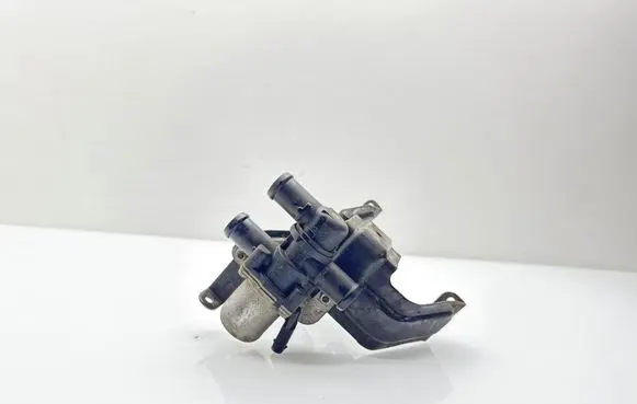 Volkswagen PASSAT B8 Coolant heater control valve 5Q0906457C