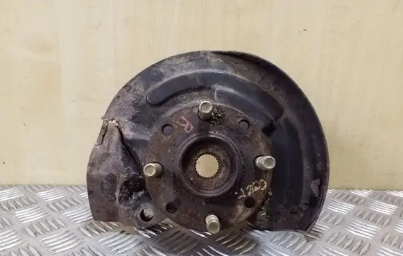 Mitsubishi Colt Front wheel hub