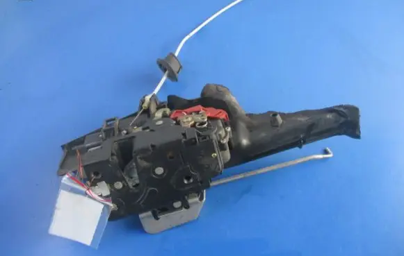 Audi A4 S4 B6 8E 8H Front door lock 8E0837350