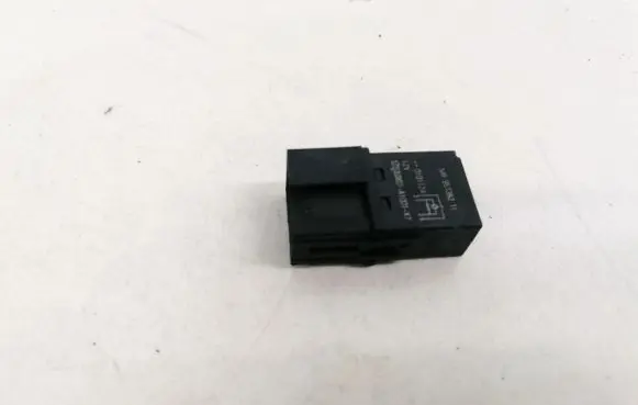 Volvo S40, V40 Other relay mb953382 010112A