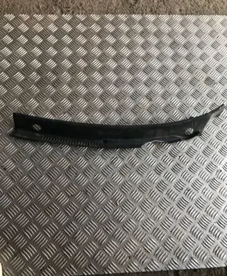 Audi A4 S4 B5 8D Wiper trim 8D1819403A