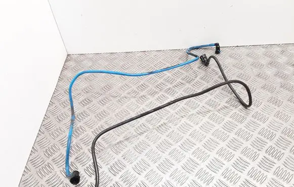 Volkswagen Touran III Fuel line pipe 5QA201293D 5QA201294