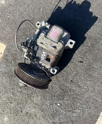 Mazda 3 I Air conditioning (A/C) compressor (pump) H1039376