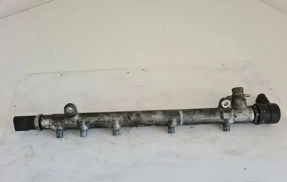 Mercedes-Benz E W211 Fuel main line pipe A6110700395 0445214038