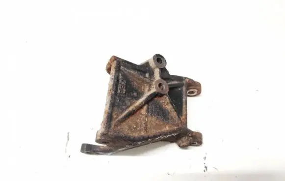 Mitsubishi Grandis Engine mounting bracket