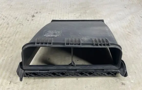 Mercedes-Benz E W211 Air filter box cover A2118300103